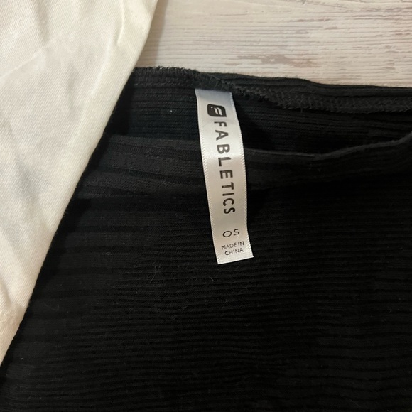 Black poncho and capris with Off-White Top Set - Picture 5 of 8